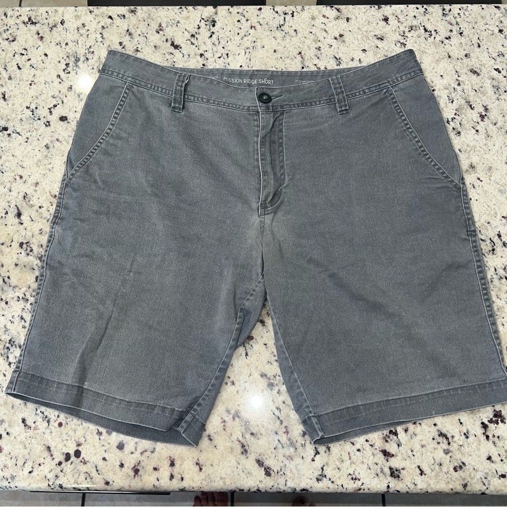 Toad & Co Mission Ridge Short size 36 10.5 inches Grey
